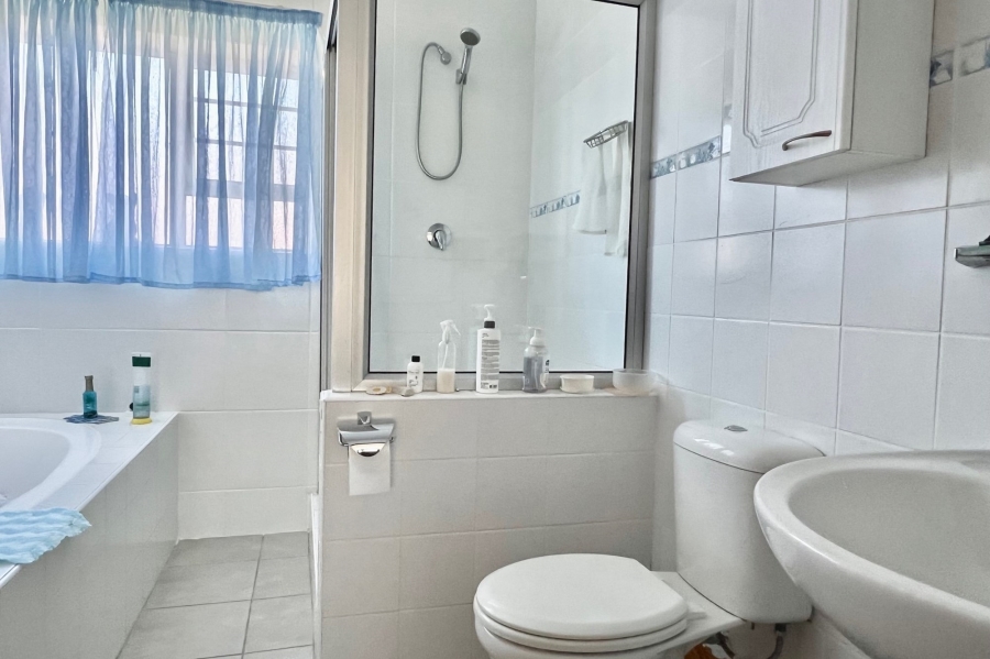 3 Bedroom Property for Sale in Wavecrest Eastern Cape